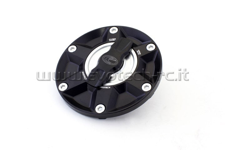 Quick release fuel cap 1/4 turn